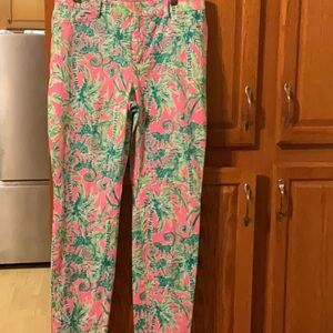 Gently used misses . Lilly Pulitzer pants size 8